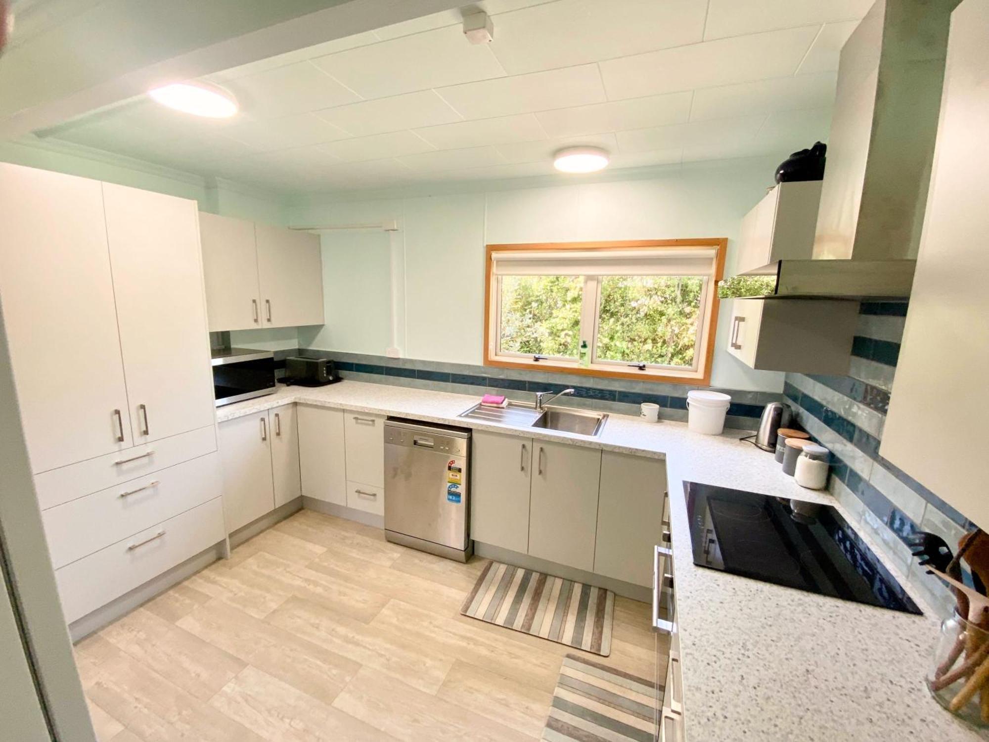 Coastal Charm In Patons Rock Holiday home *